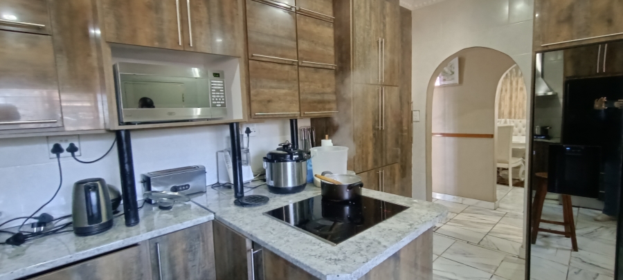 To Let 4 Bedroom Property for Rent in Kuruman Northern Cape